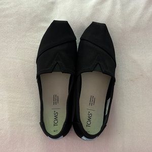 Toms black shoes